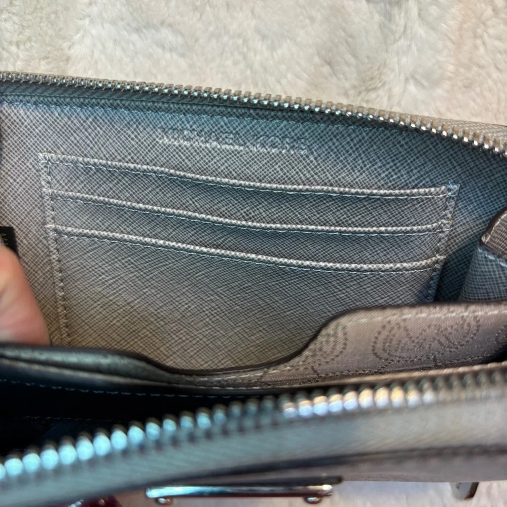 Michael Kors Wallet Pearl Gray Saffiano Leather Silver Hardware Wristlet Classic - Picture 9 of 14
